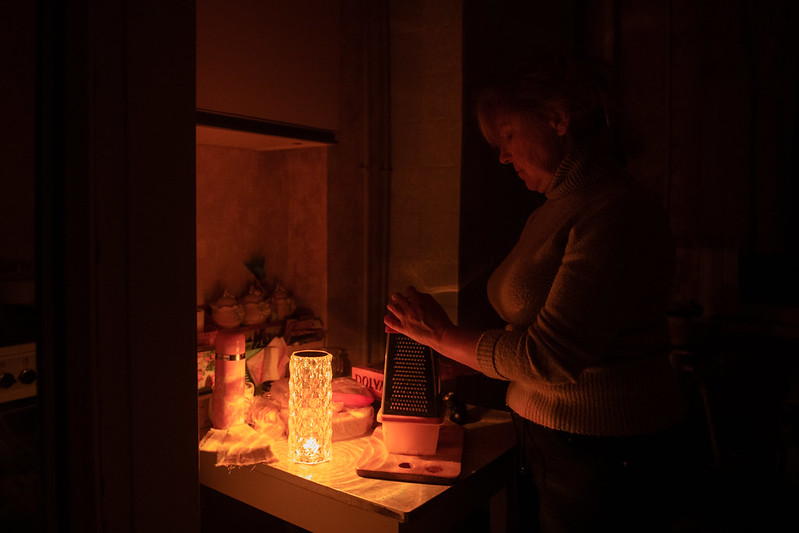 Ukraine scenes from life under energy cuts in deep winter during crisis     Olena Efremenko, 63, prepares food at home during a blackout     Photo: UN Women/Olha Ivashchenko